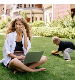Önbizalom és visszatérés a munkába szülés-gyermekgondozás vagy hosszabb otthonlét után