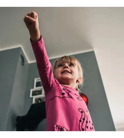 Az önbizalom kezdetei – Hogyan formálódik önértékelésünk gyermekkorban?